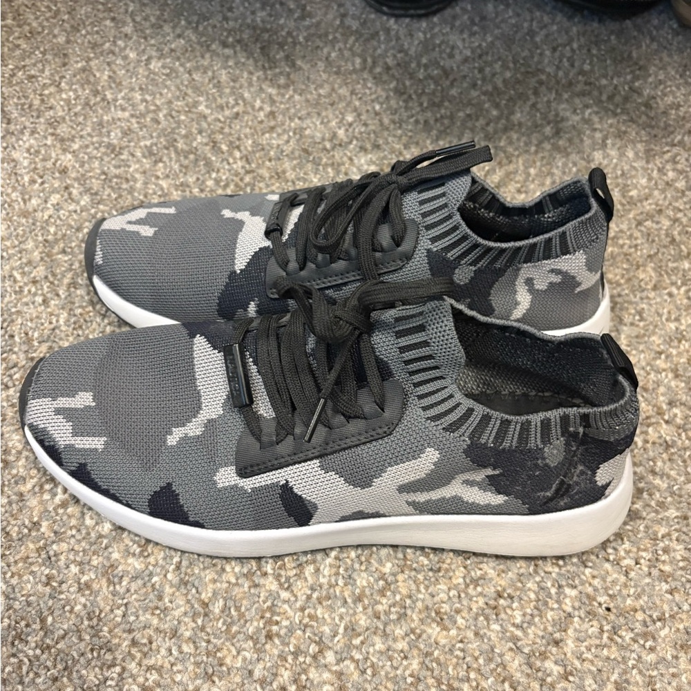 Nautica Black and Gray Sneakers Modern Athletic Design